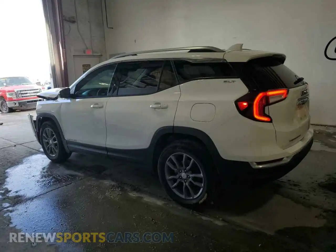 2 Photograph of a damaged car 3GKALPEG2RL194075 GMC TERRAIN 2024