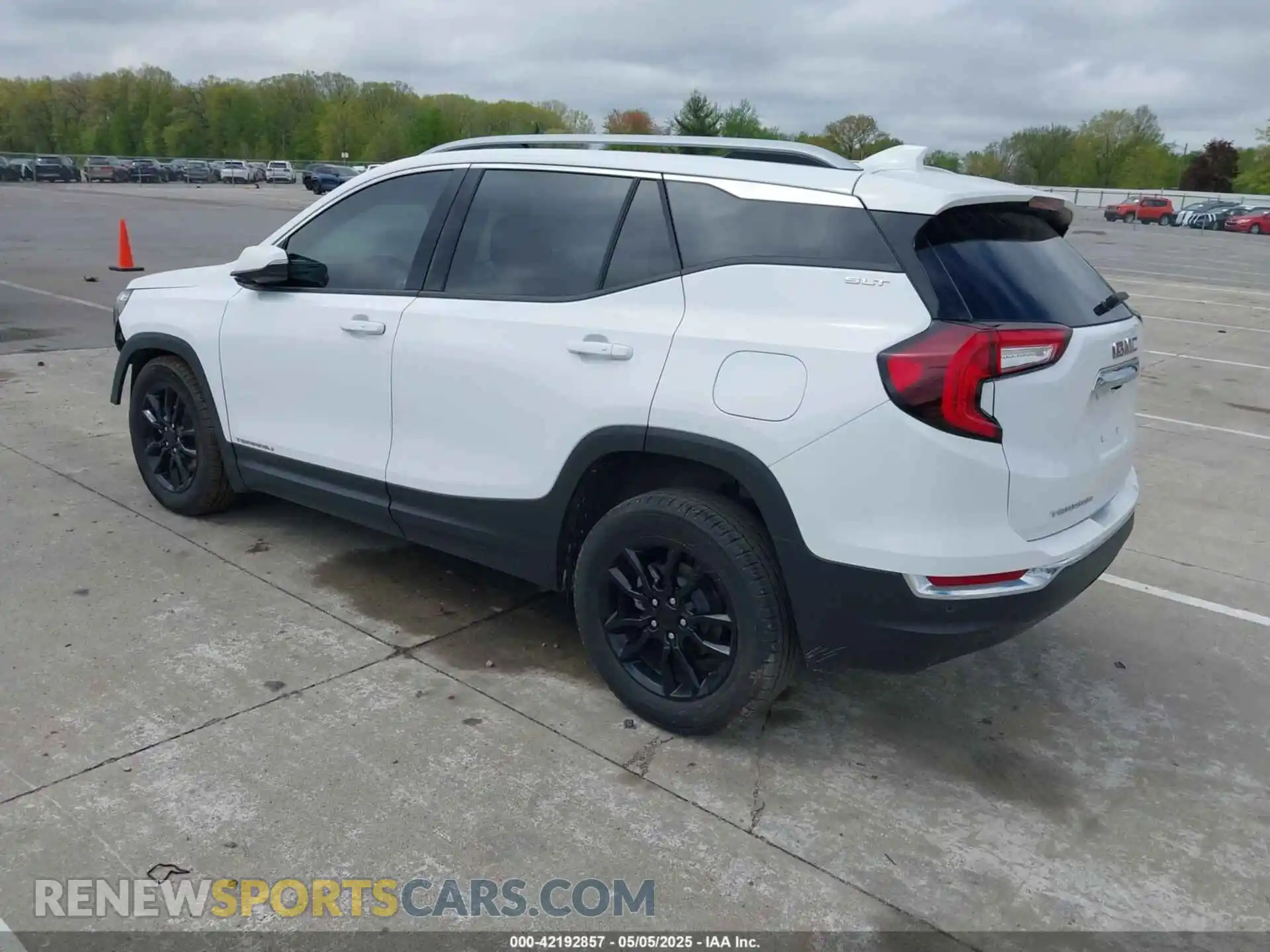 3 Photograph of a damaged car 3GKALPEG5RL384887 GMC TERRAIN 2024