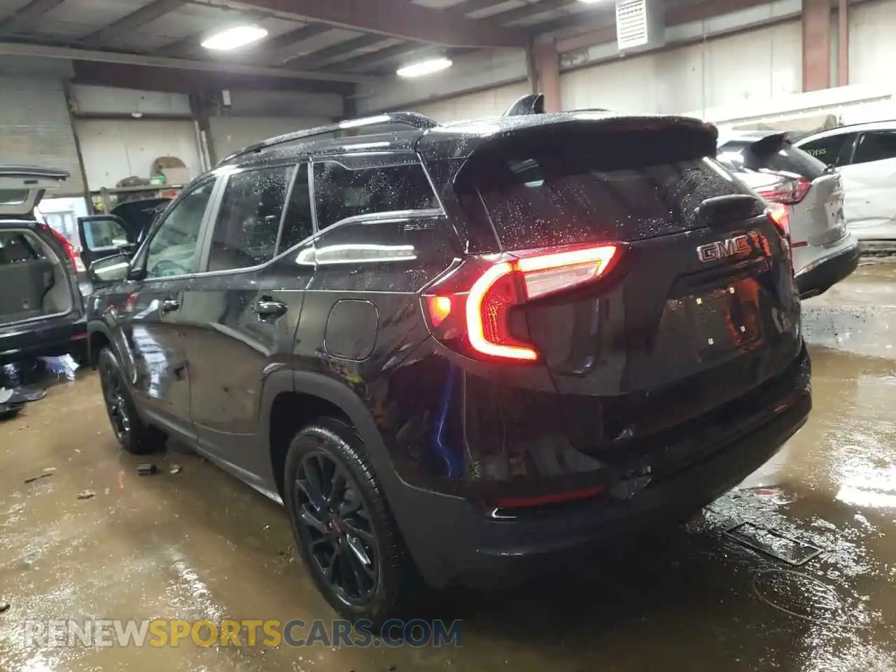 2 Photograph of a damaged car 3GKALTEG2RL385472 GMC TERRAIN 2024
