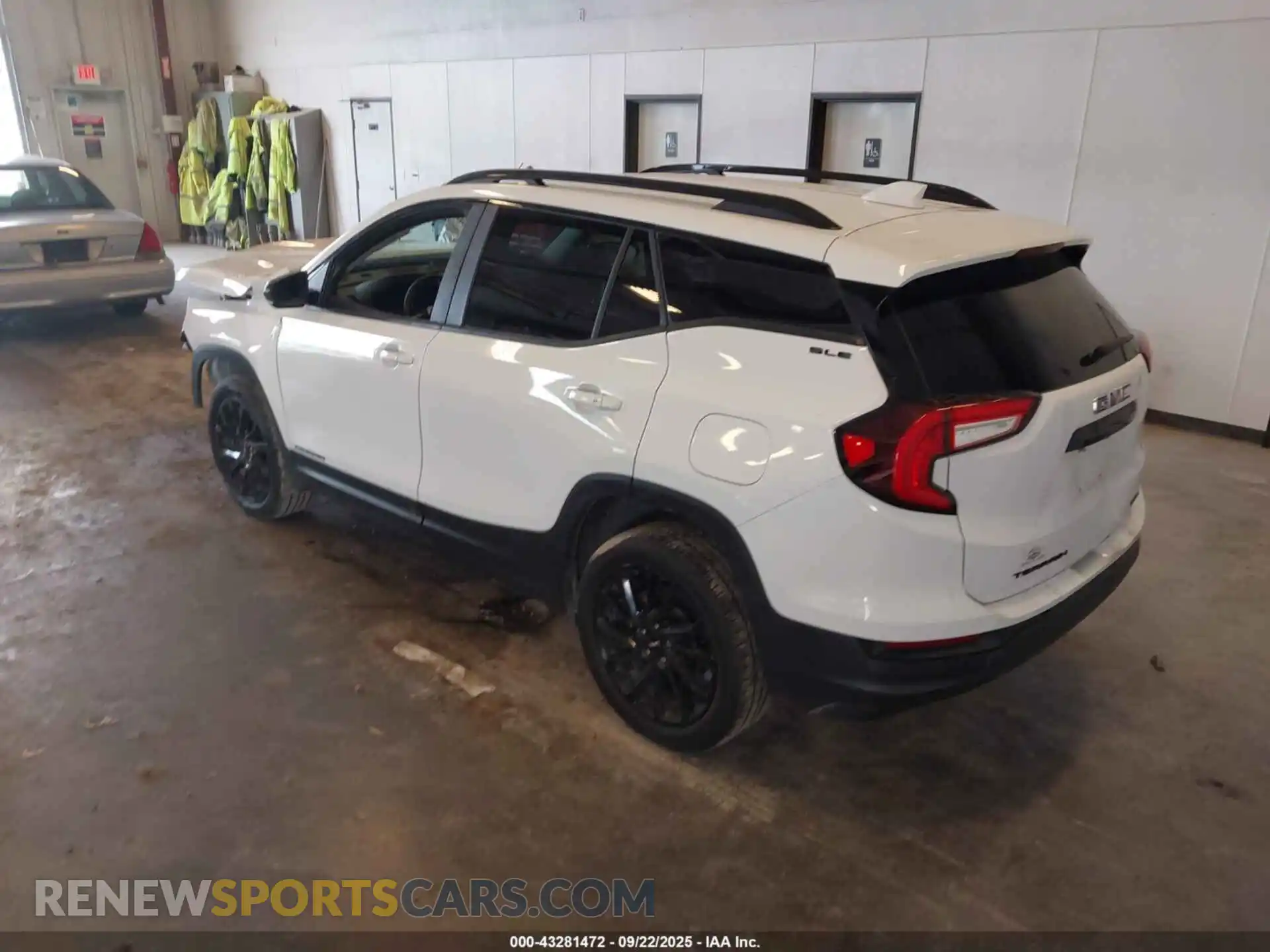 3 Photograph of a damaged car 3GKALTEG6RL171004 GMC TERRAIN 2024