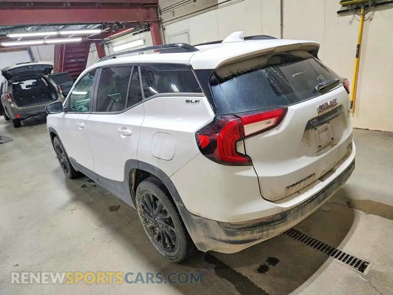 2 Photograph of a damaged car 3GKALTEGXRL382481 GMC TERRAIN 2024