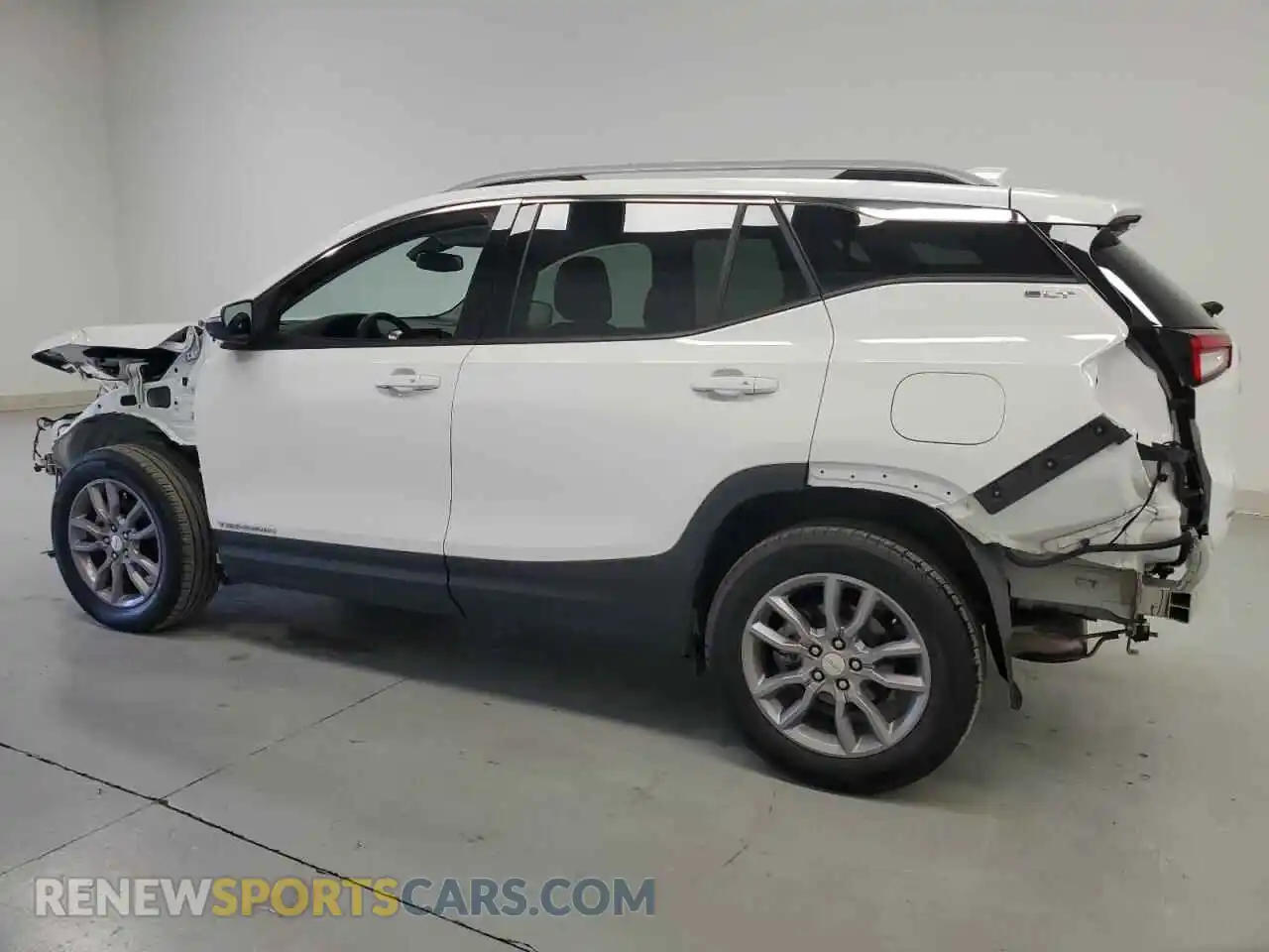 2 Photograph of a damaged car 3GKALVEG0RL328005 GMC TERRAIN 2024