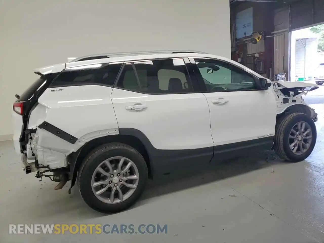 3 Photograph of a damaged car 3GKALVEG0RL328005 GMC TERRAIN 2024