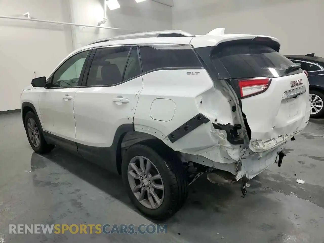 2 Photograph of a damaged car 3GKALVEG0RL368326 GMC TERRAIN 2024