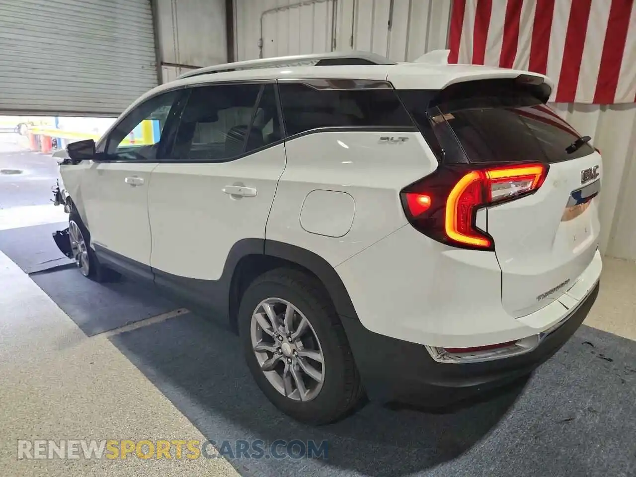 2 Photograph of a damaged car 3GKALVEG2RL352063 GMC TERRAIN 2024