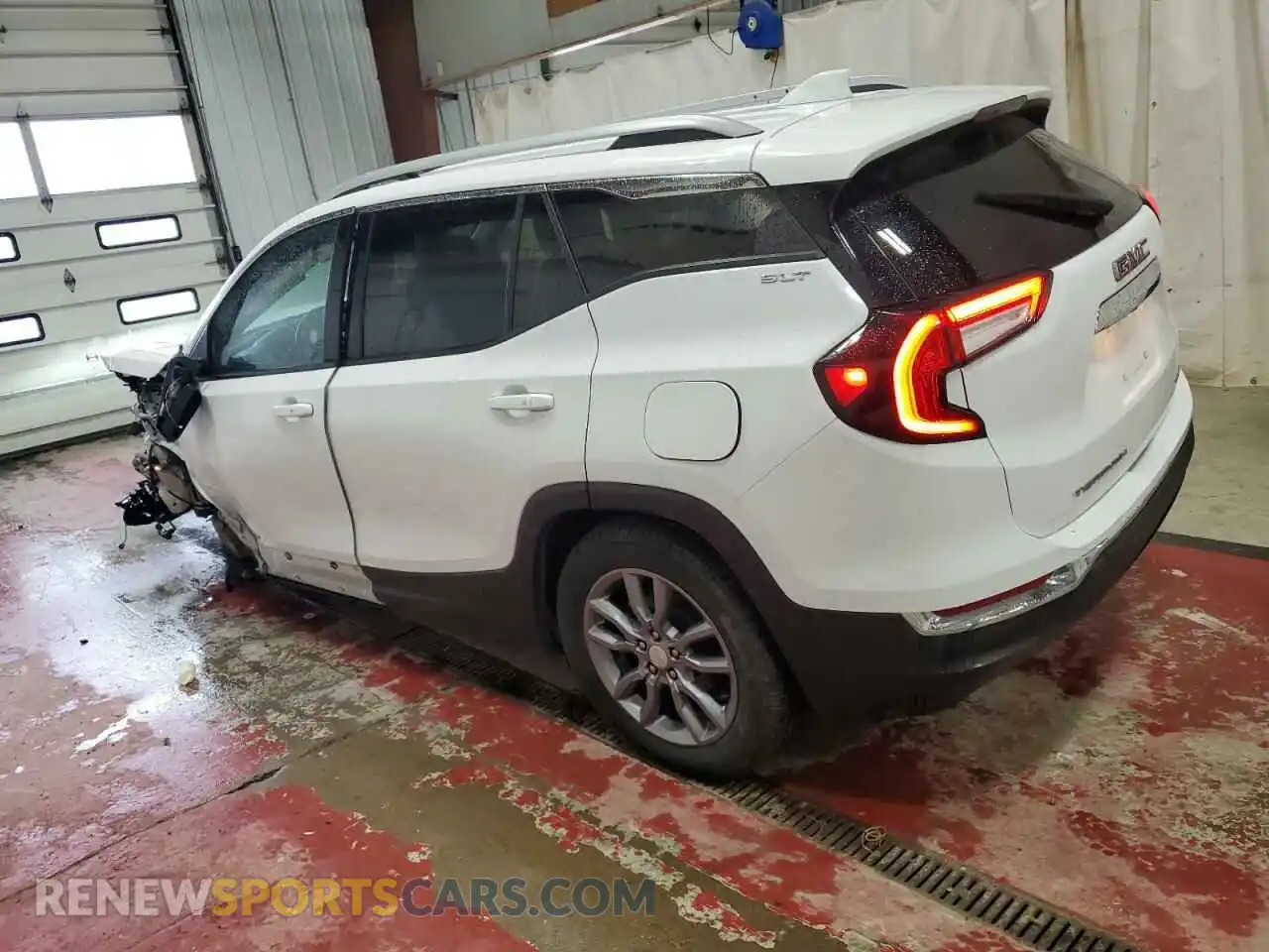 2 Photograph of a damaged car 3GKALVEG3RL157105 GMC TERRAIN 2024