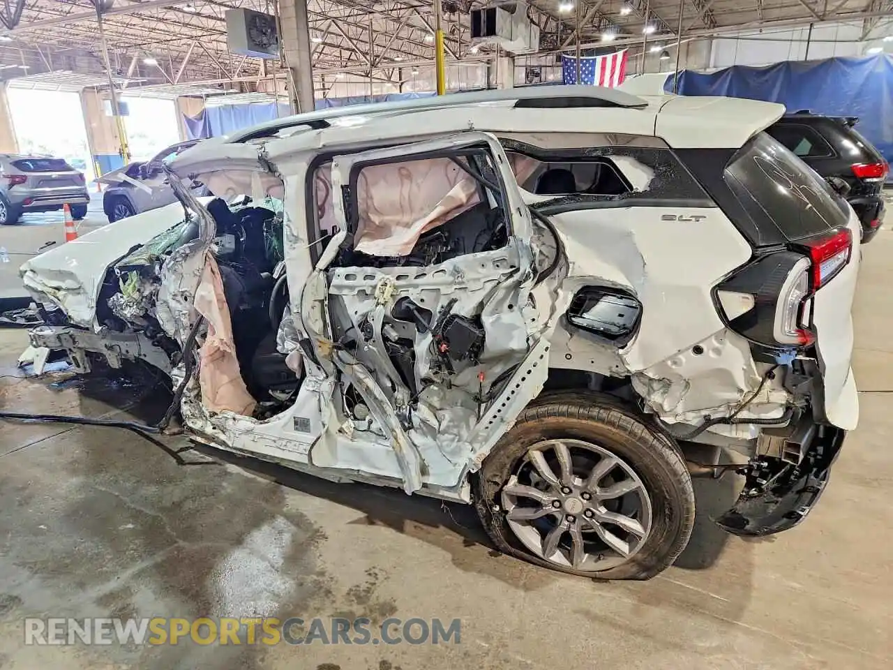 2 Photograph of a damaged car 3GKALVEG4RL378602 GMC TERRAIN 2024