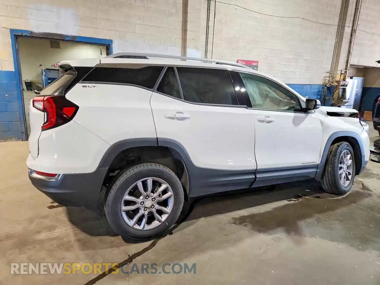 3 Photograph of a damaged car 3GKALVEG4RL378602 GMC TERRAIN 2024