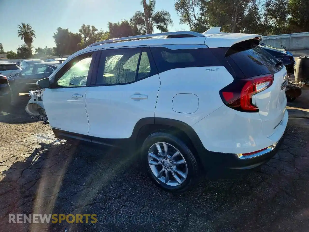 2 Photograph of a damaged car 3GKALVEG7RL236714 GMC TERRAIN 2024
