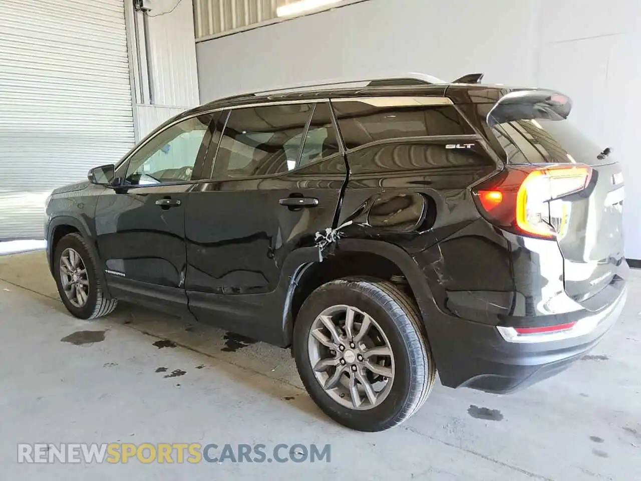 2 Photograph of a damaged car 3GKALVEG8RL174658 GMC TERRAIN 2024