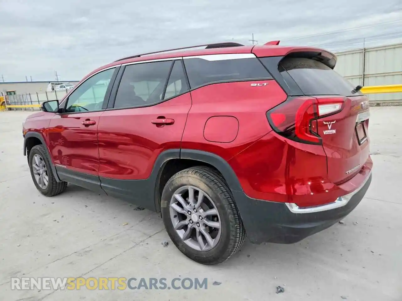 2 Photograph of a damaged car 3GKALVEG8RL210736 GMC TERRAIN 2024