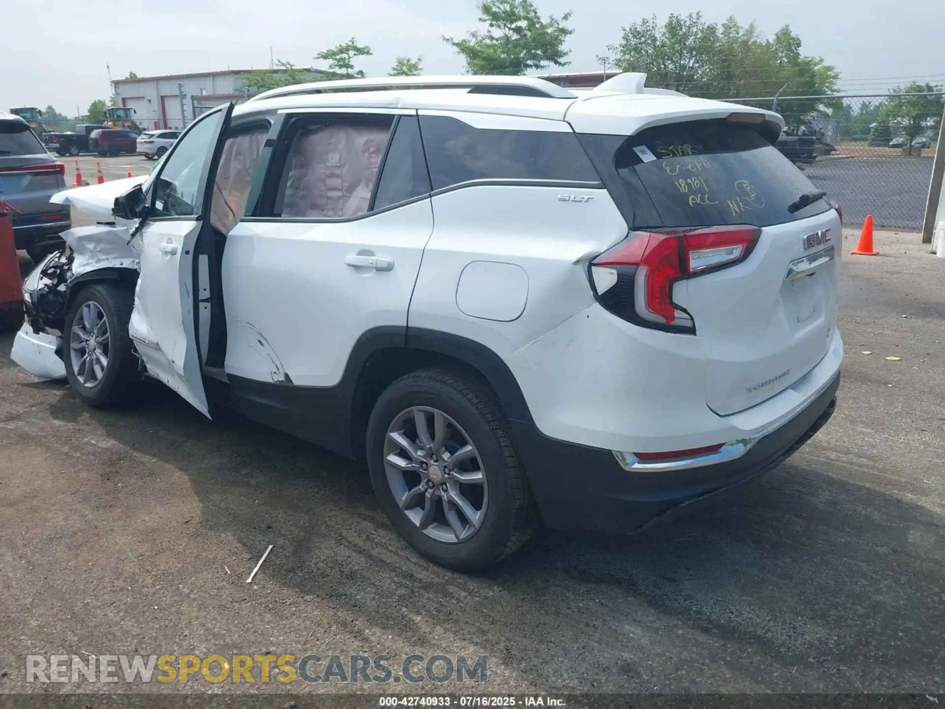 3 Photograph of a damaged car 3GKALVEG9RL351718 GMC TERRAIN 2024