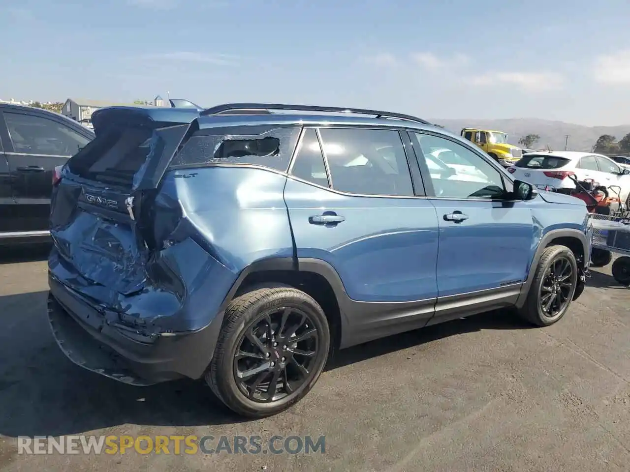 3 Photograph of a damaged car 3GKALVEGXRL134601 GMC TERRAIN 2024