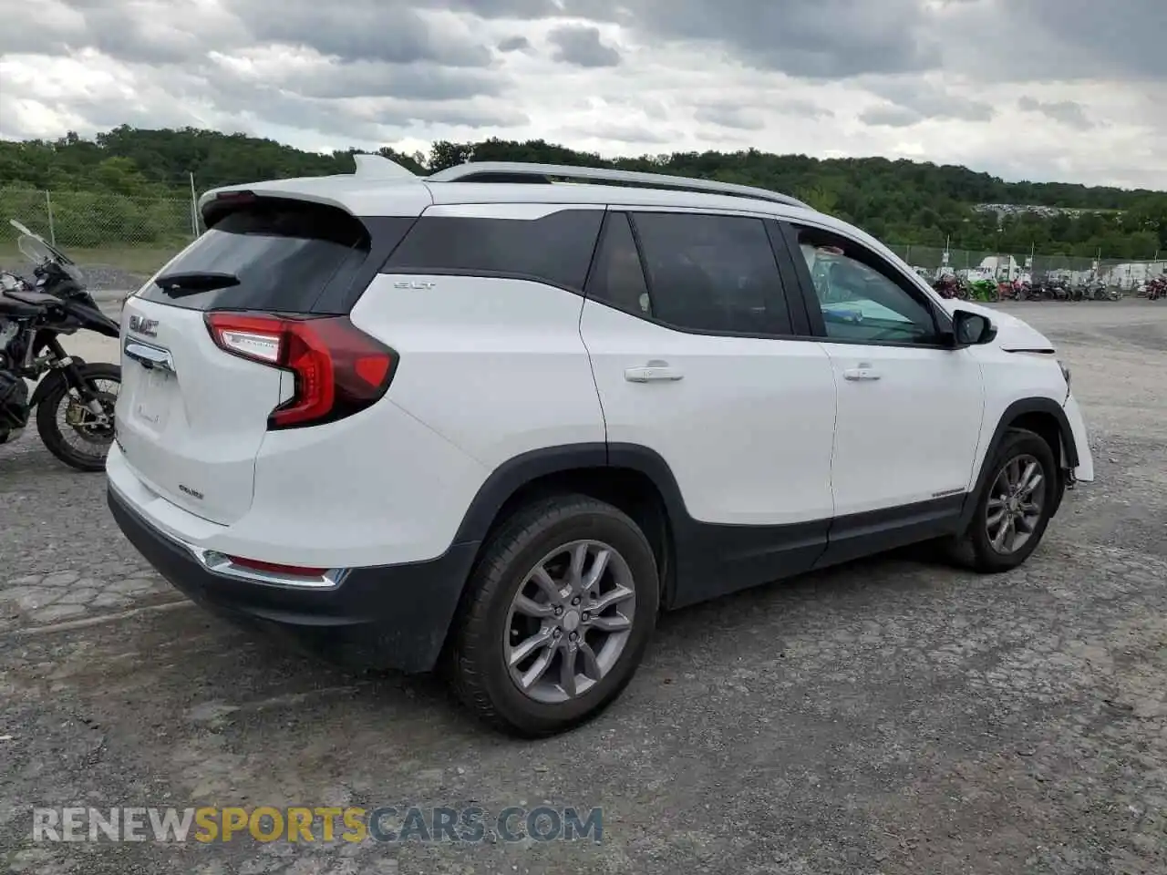 3 Photograph of a damaged car 3GKALVEGXRL156663 GMC TERRAIN 2024