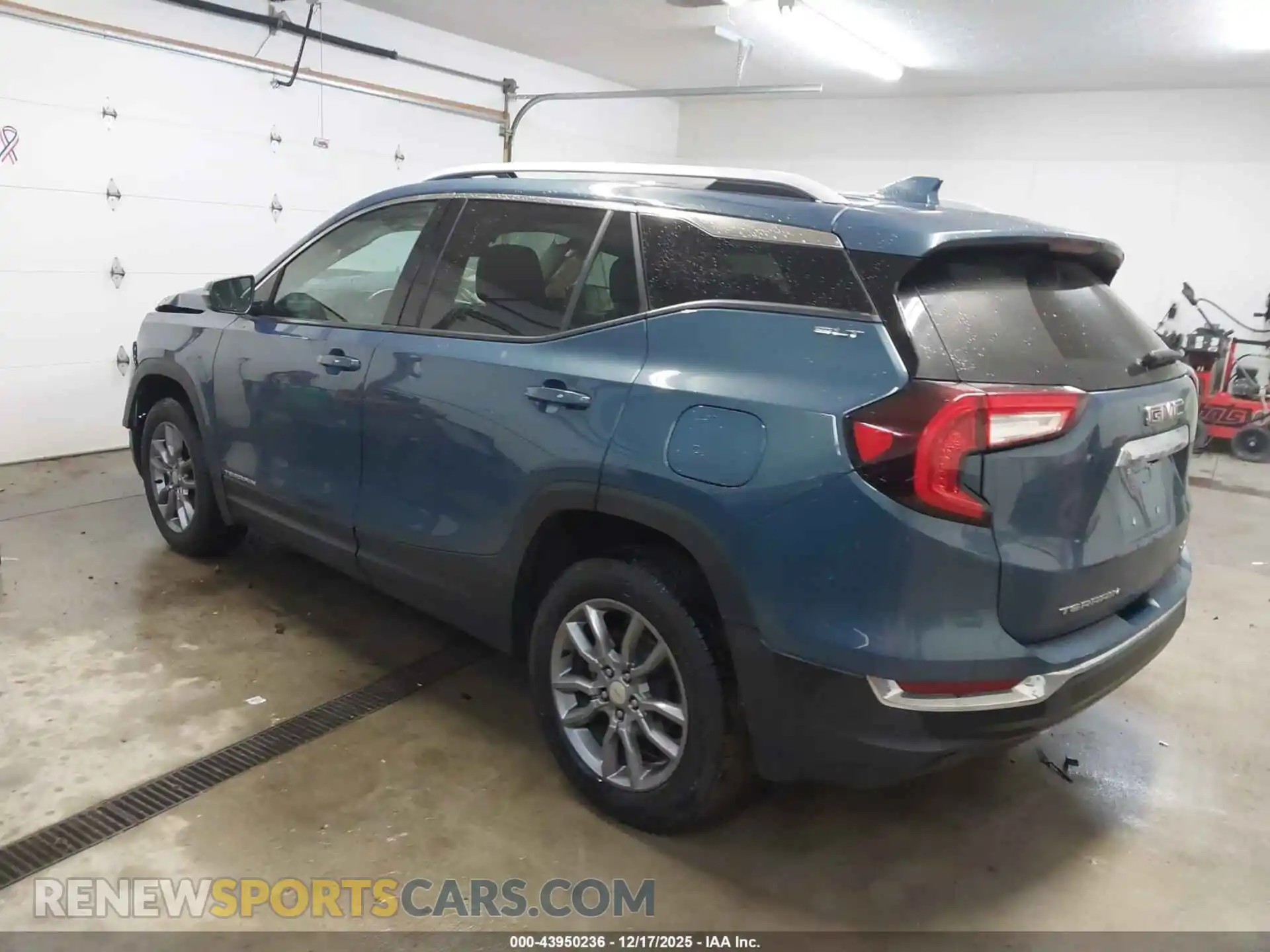 3 Photograph of a damaged car 3GKALVEGXRL220944 GMC TERRAIN 2024