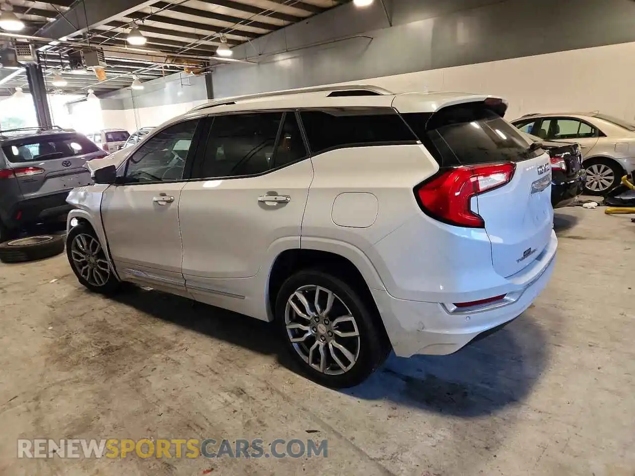 2 Photograph of a damaged car 3GKALXEG8RL132373 GMC TERRAIN 2024