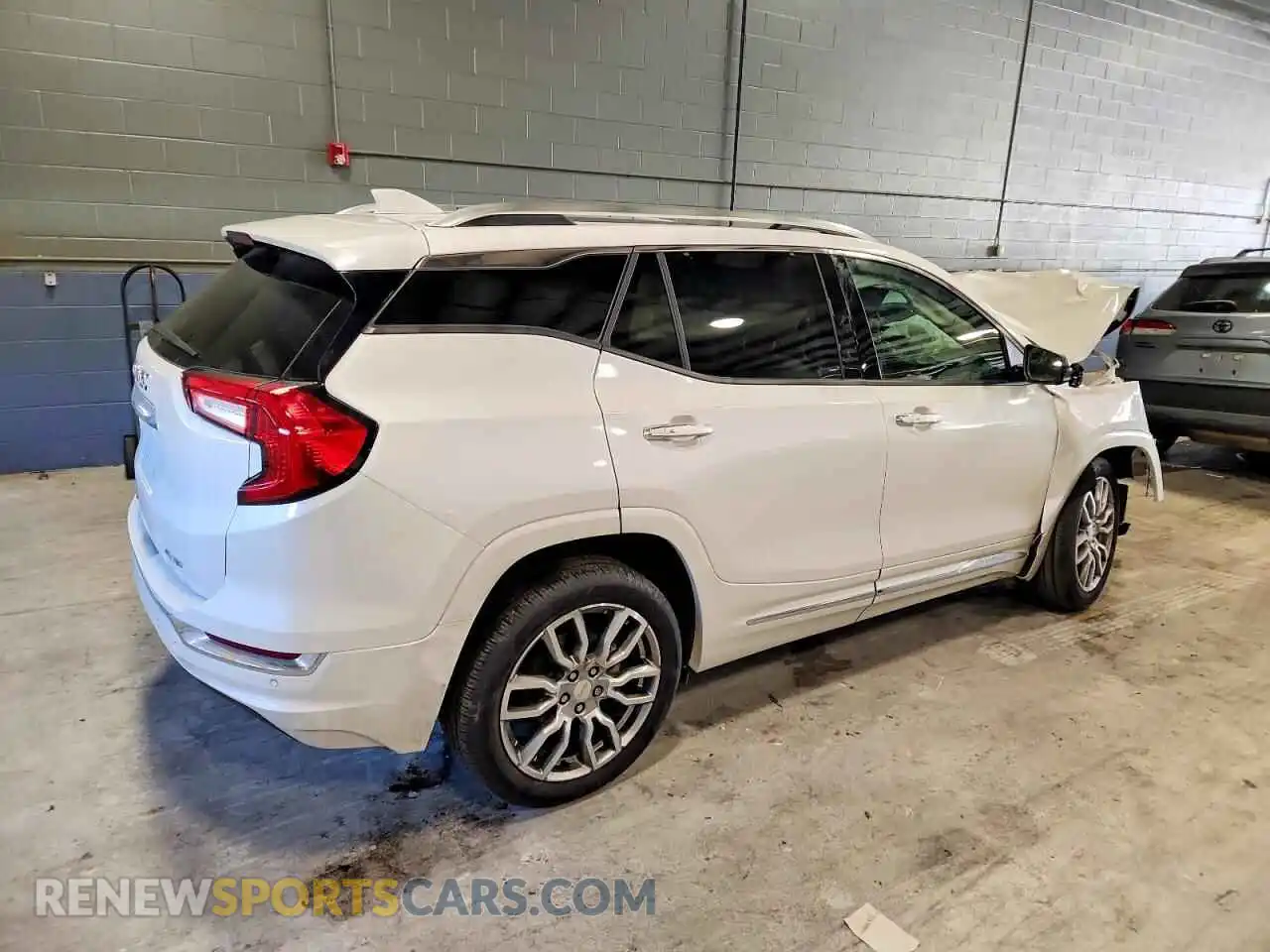 3 Photograph of a damaged car 3GKALXEG8RL132373 GMC TERRAIN 2024