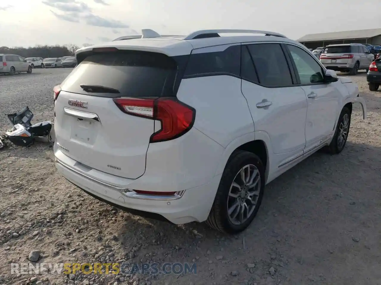 3 Photograph of a damaged car 3GKALXEG8RL250892 GMC TERRAIN 2024