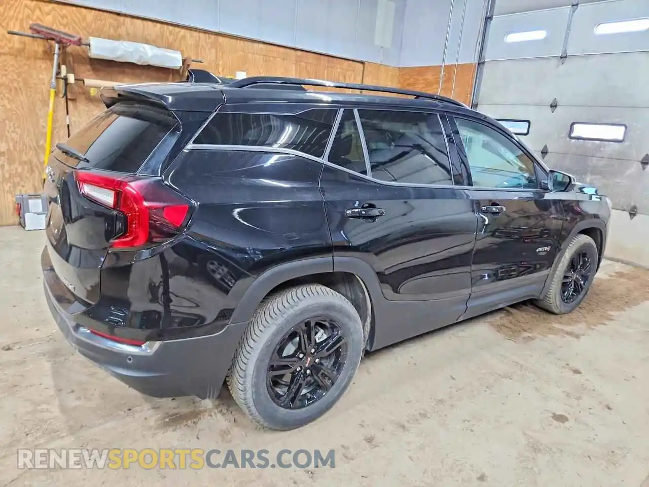 3 Photograph of a damaged car 3GKALYEG0RL381904 GMC TERRAIN 2024