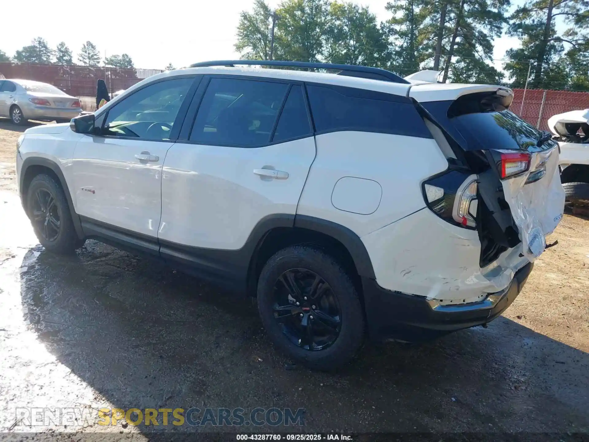 3 Photograph of a damaged car 3GKALYEGXRL384762 GMC TERRAIN 2024
