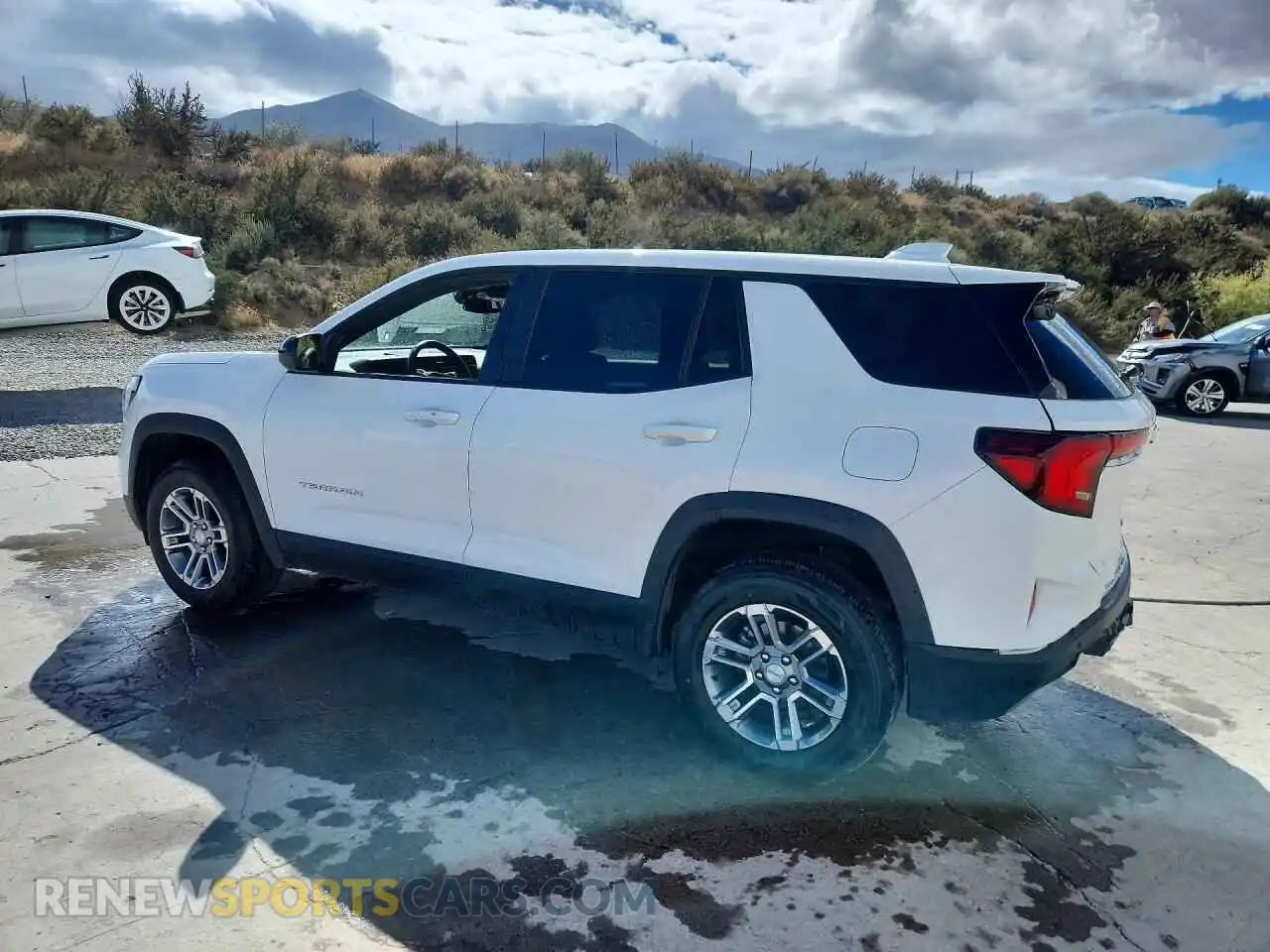 2 Photograph of a damaged car 3GKALUEG1SL317711 GMC TERRAIN 2025