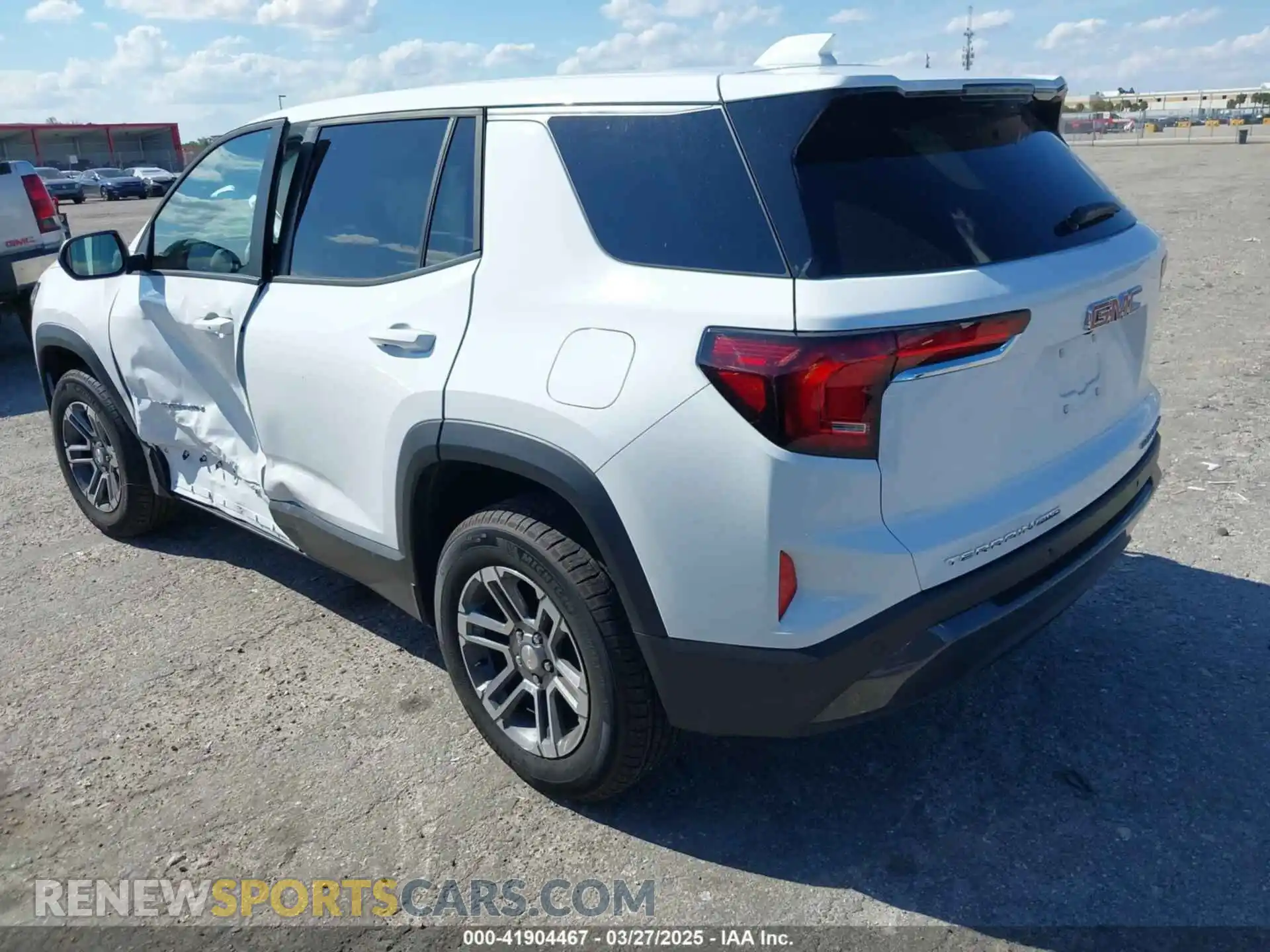 3 Photograph of a damaged car 3GKALUEG3SL229940 GMC TERRAIN 2025