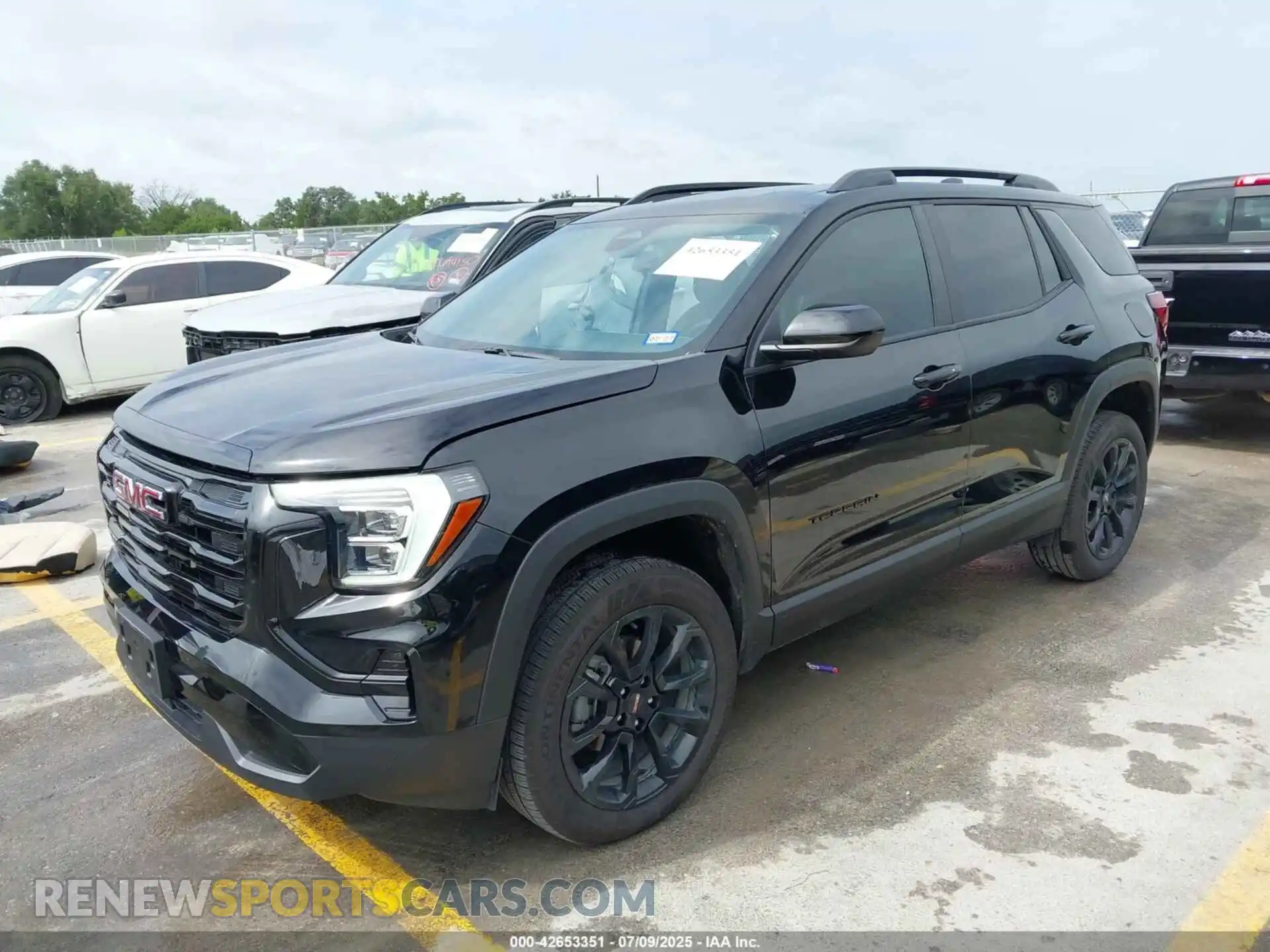 2 Photograph of a damaged car 3GKALUEG6SL253570 GMC TERRAIN 2025