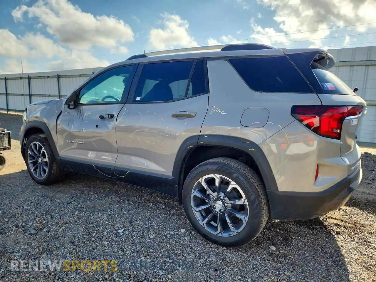 2 fotografías del automóvil dañado 3GKALMEG2TL537151 GMC TERRAIN 2026