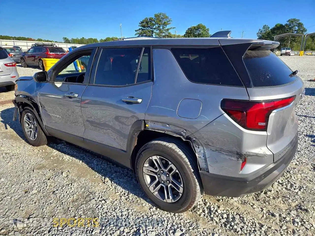 2 fotografías del automóvil dañado 3GKALMEG8TL319070 GMC TERRAIN 2026