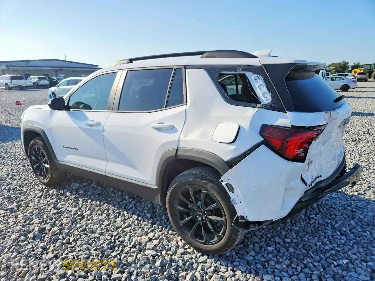 2 fotografías del automóvil dañado 3GKALMEG8TL503022 GMC TERRAIN 2026