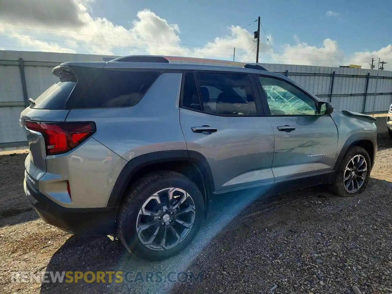 3 fotografías del automóvil dañado 3GKALMEG8TL536182 GMC TERRAIN 2026