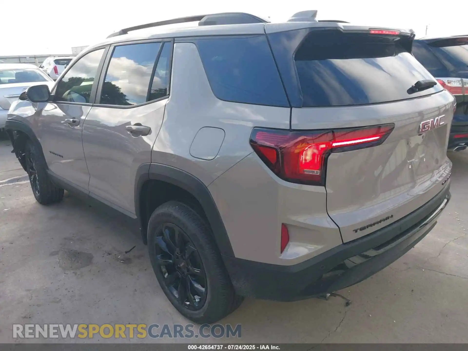 3 Photograph of a damaged car 3GKALMEG9TL144621 GMC TERRAIN 2026