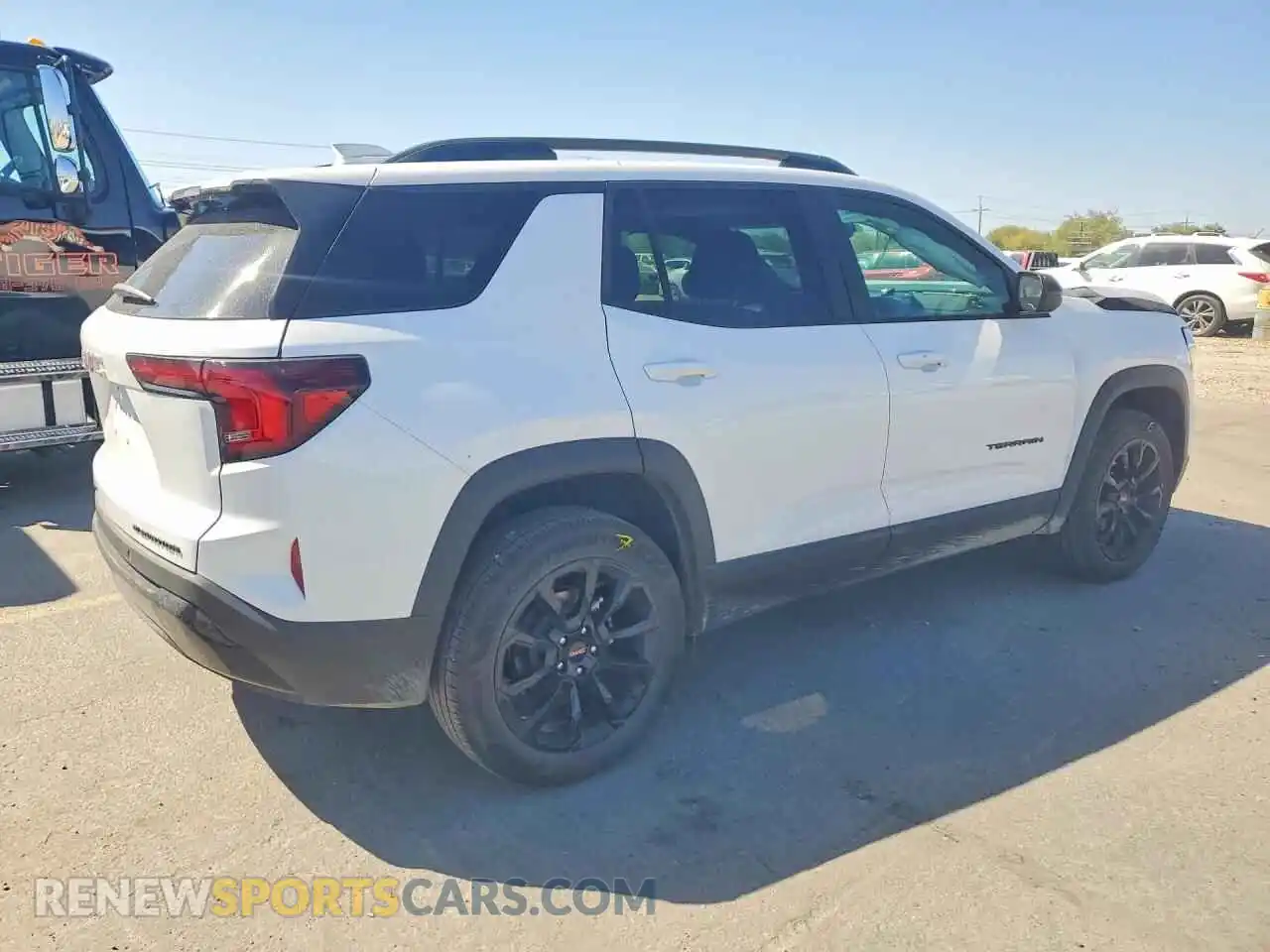 3 fotografías del automóvil dañado 3GKALUEG0TL466662 GMC TERRAIN 2026