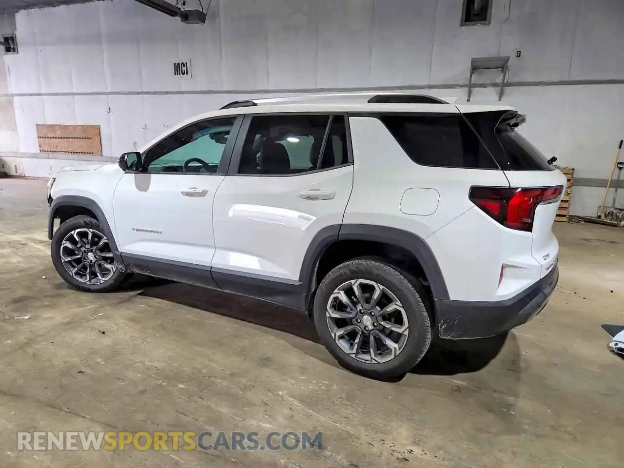 2 fotografías del automóvil dañado 3GKALUEG4TL367083 GMC TERRAIN 2026