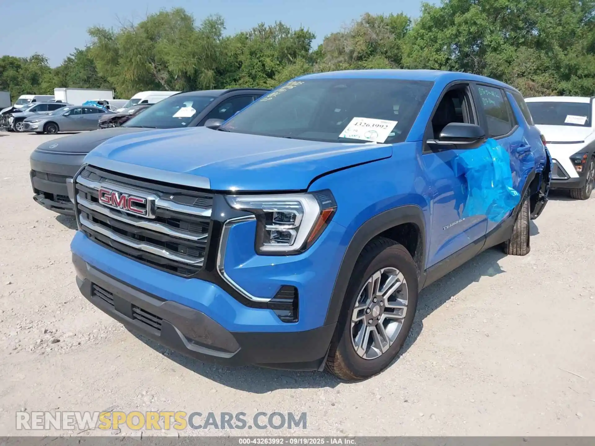 2 Photograph of a damaged car 3GKALUEG5TL193220 GMC TERRAIN 2026