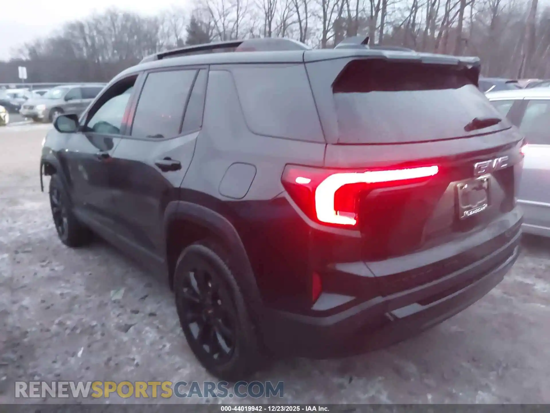 3 Photograph of a damaged car 3GKALUEG5TL201820 GMC TERRAIN 2026
