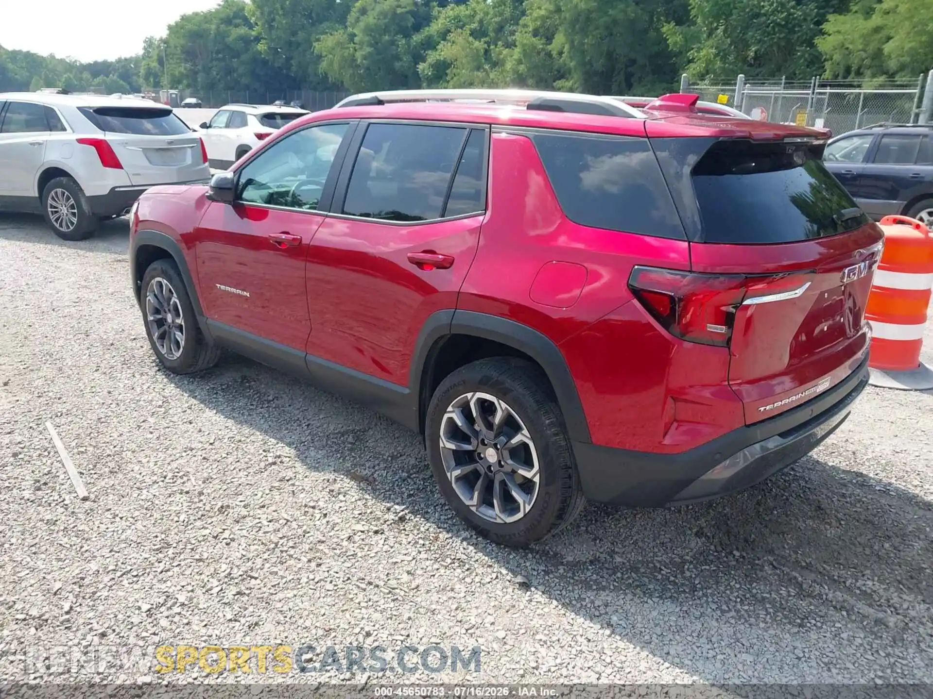 3 fotografías del automóvil dañado 3GKALUEG5TL296203 GMC TERRAIN 2026