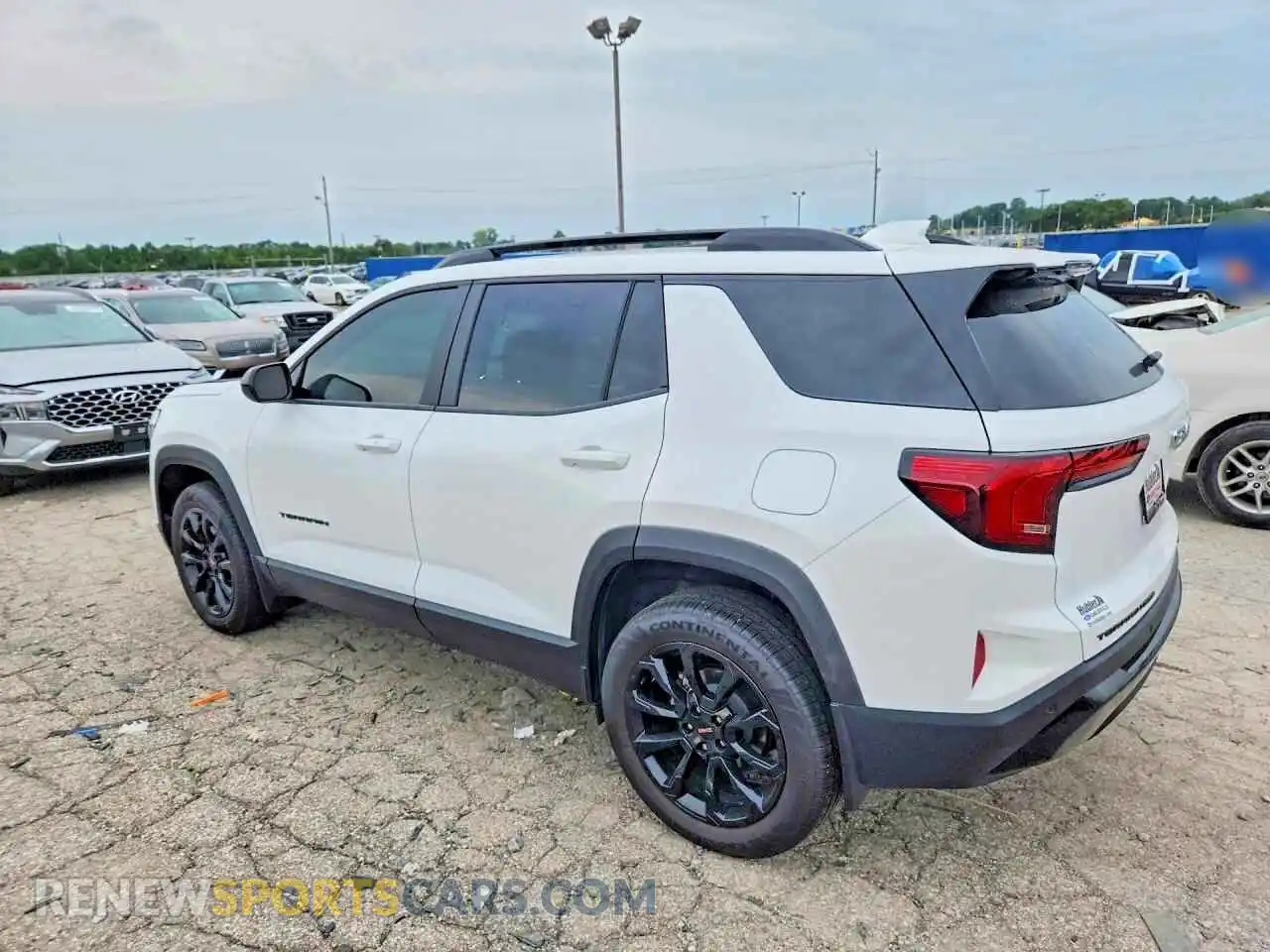 2 fotografías del automóvil dañado 3GKALUEG6TL288269 GMC TERRAIN 2026