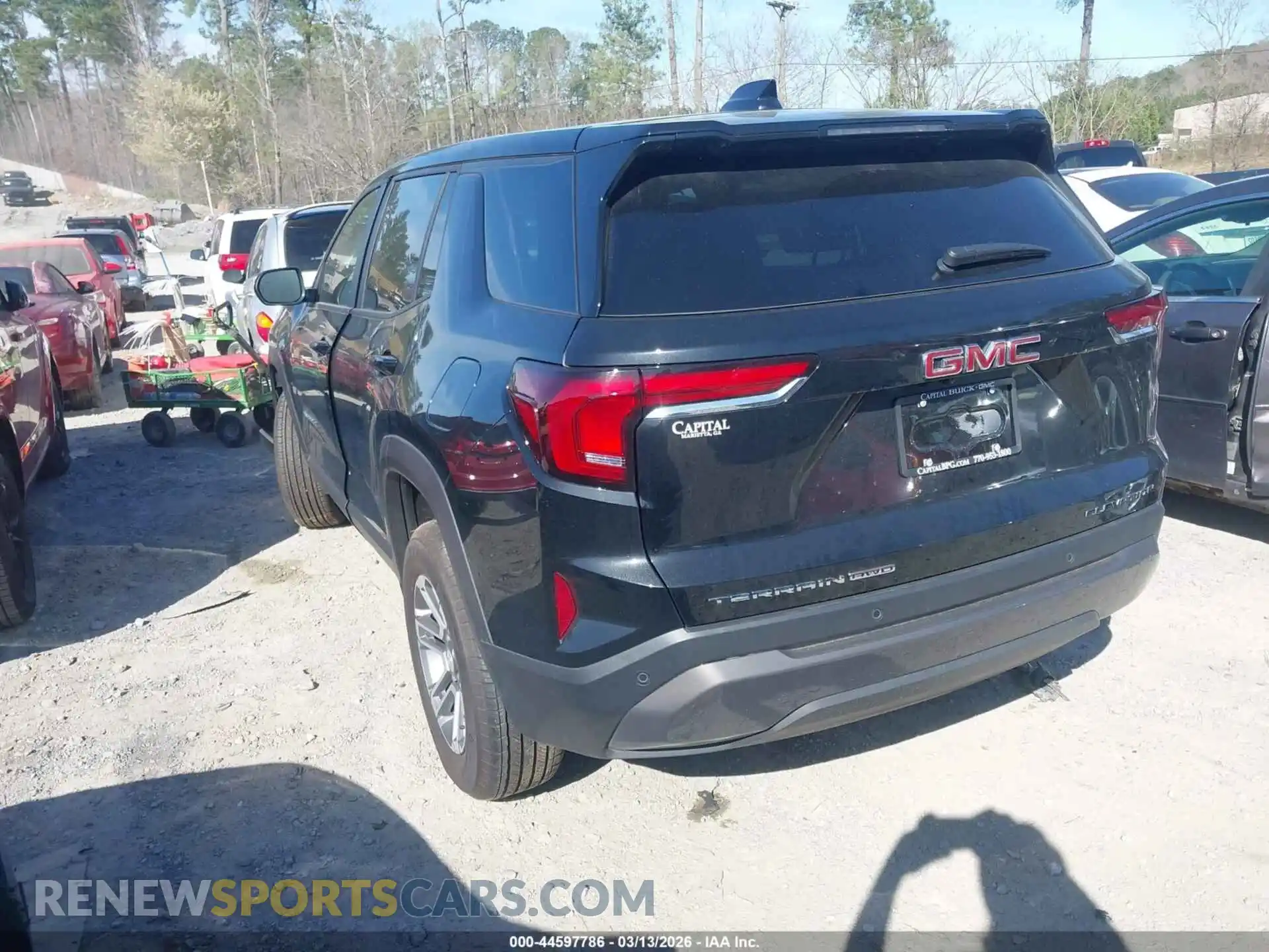 3 Фотография поврежденного автомобиля 3GKALUEG8TL245777 GMC TERRAIN 2026