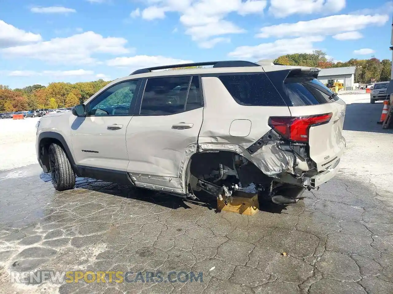 2 fotografías del automóvil dañado 3GKALUEGXTL320205 GMC TERRAIN 2026