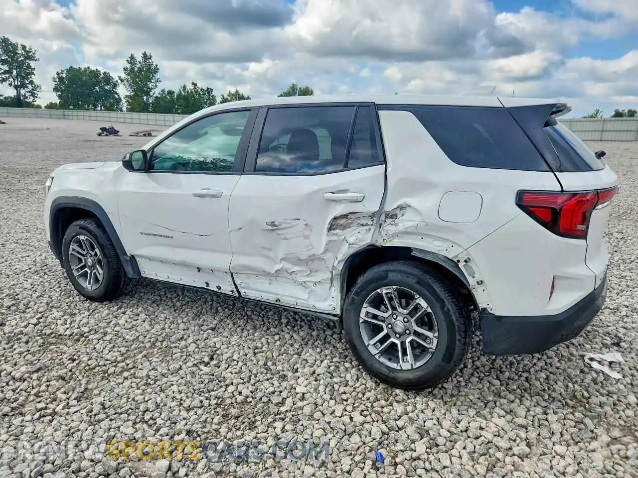 2 fotografías del automóvil dañado 3GKALUEGXTL450176 GMC TERRAIN 2026