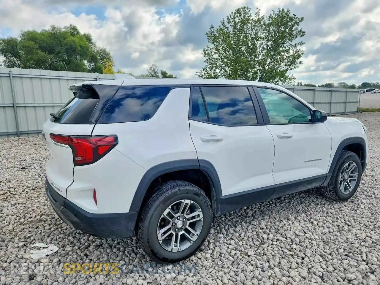 3 fotografías del automóvil dañado 3GKALUEGXTL450176 GMC TERRAIN 2026