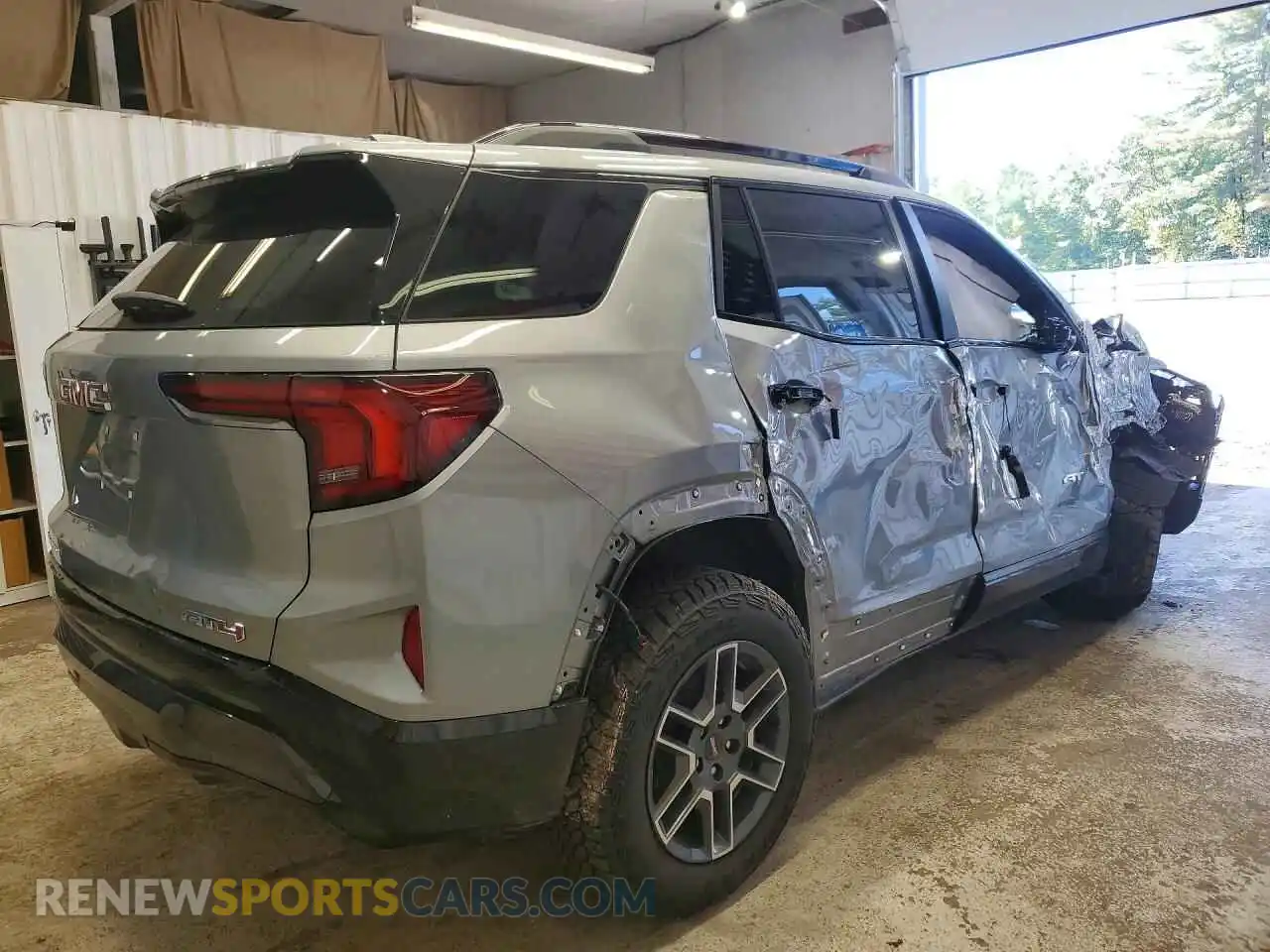 3 Фотография поврежденного автомобиля 3GKALYEG3TL448759 GMC TERRAIN 2026
