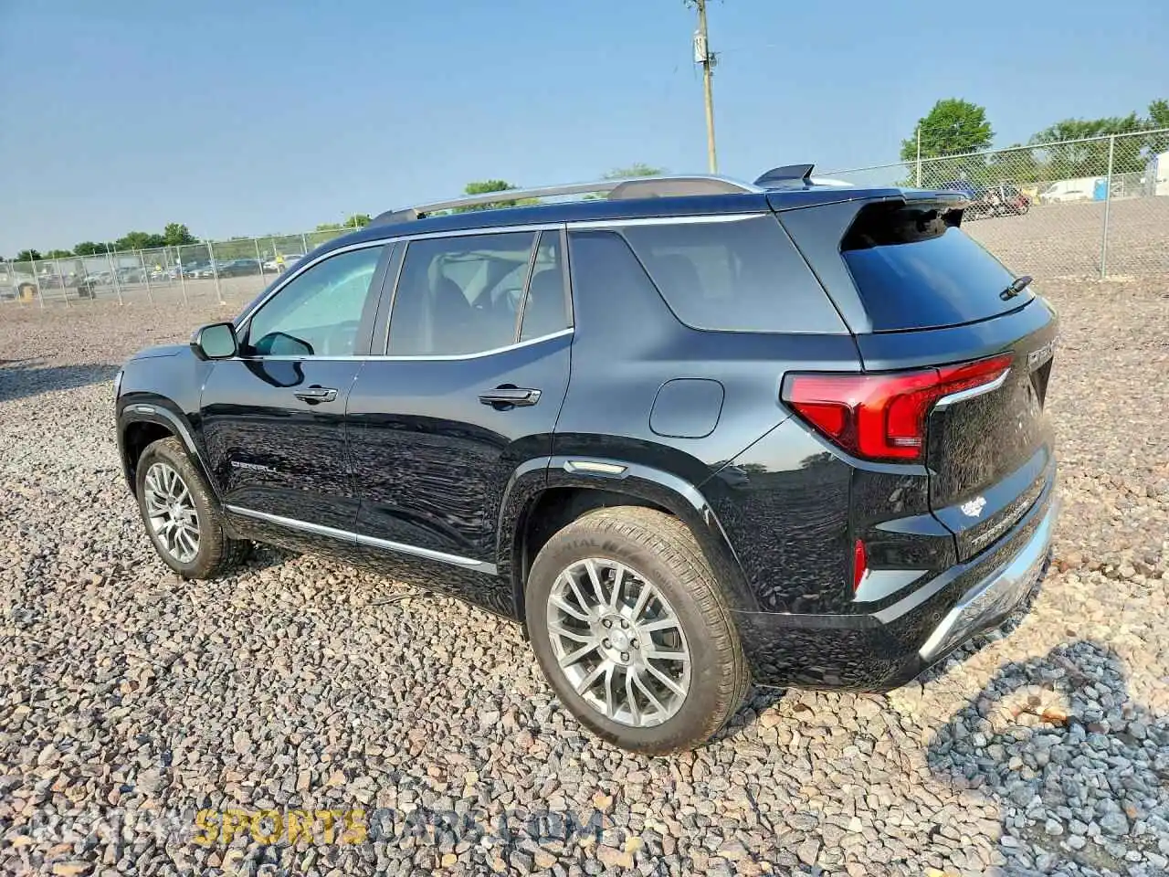 2 Фотография поврежденного автомобиля 3GKALZEG5TL433850 GMC TERRAIN 2026