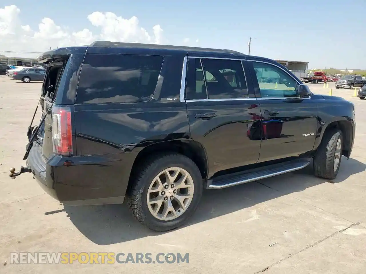 3 Photograph of a damaged car 1GKS1AKC3LR197205 GMC YUKON 2020