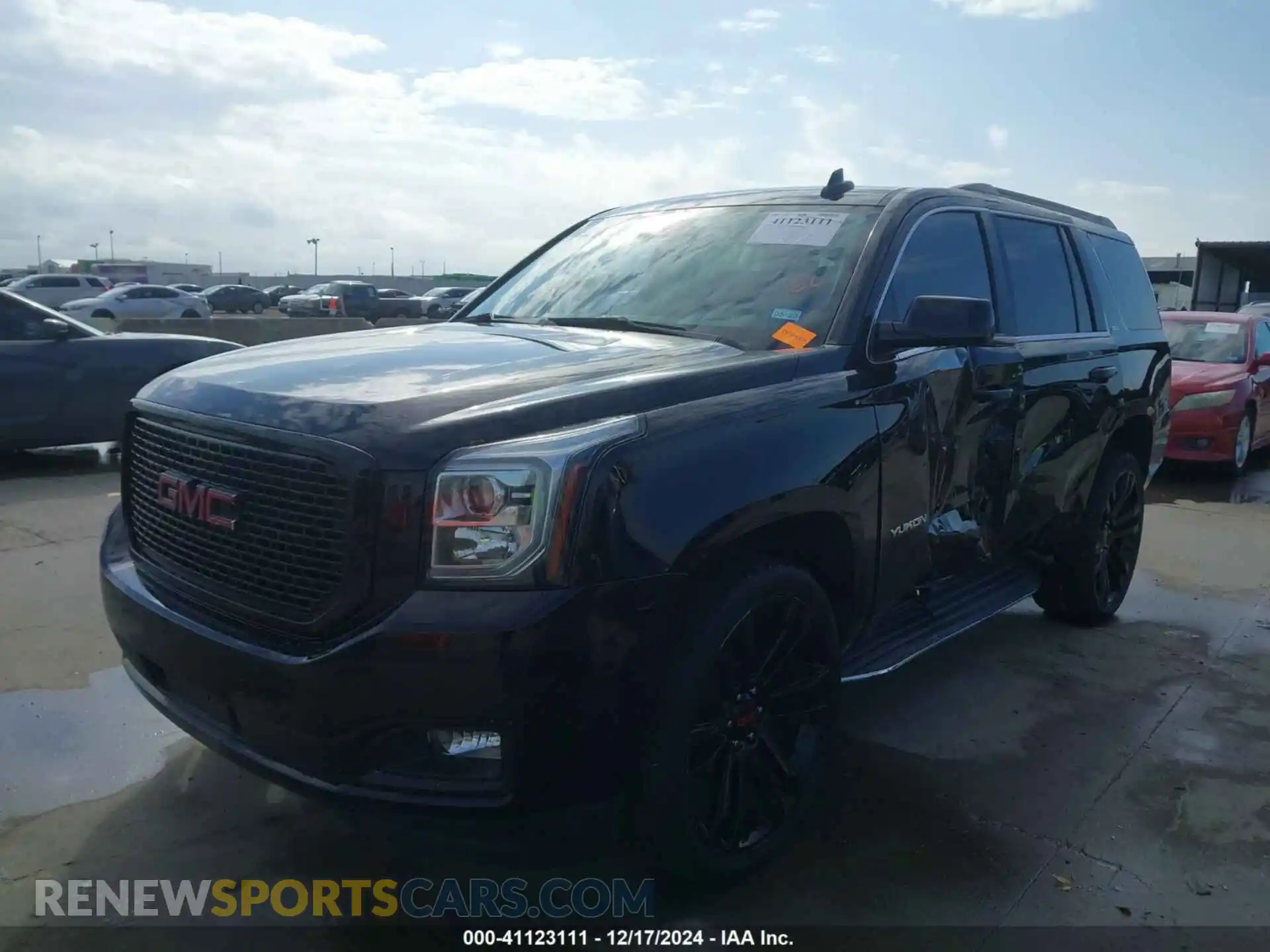 2 Photograph of a damaged car 1GKS1BKC3LR205440 GMC YUKON 2020