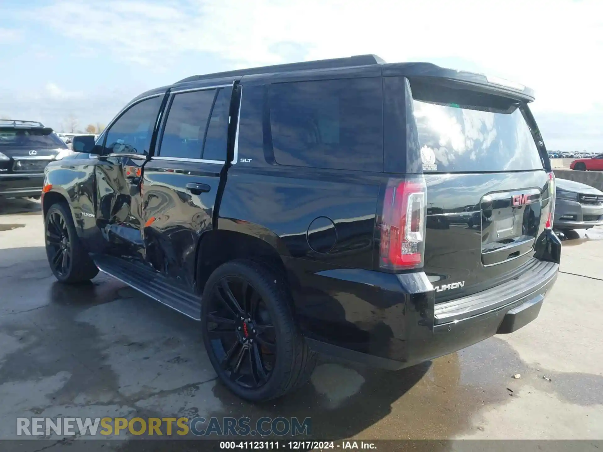 3 Photograph of a damaged car 1GKS1BKC3LR205440 GMC YUKON 2020