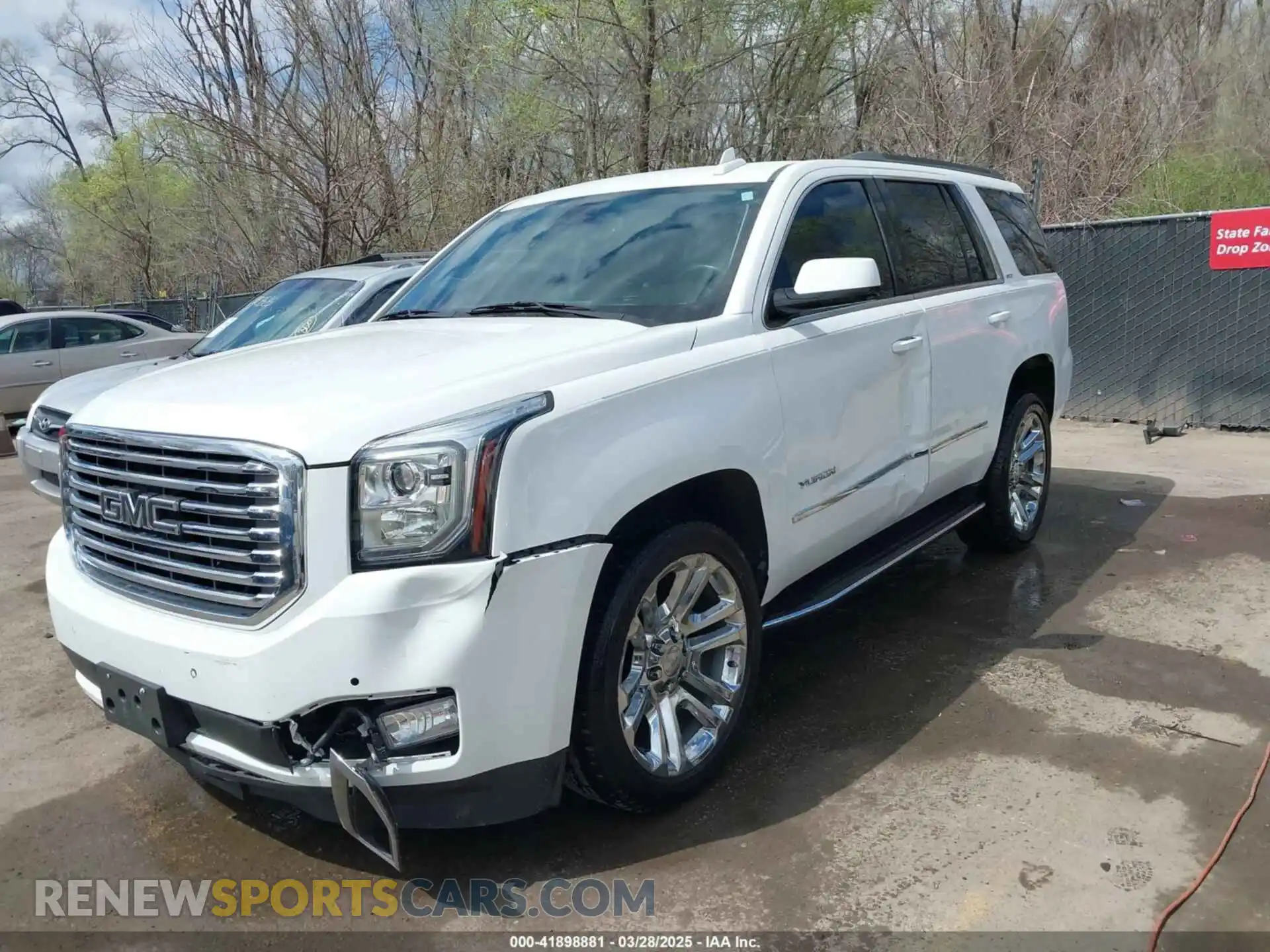 2 Photograph of a damaged car 1GKS2BKC7LR289730 GMC YUKON 2020