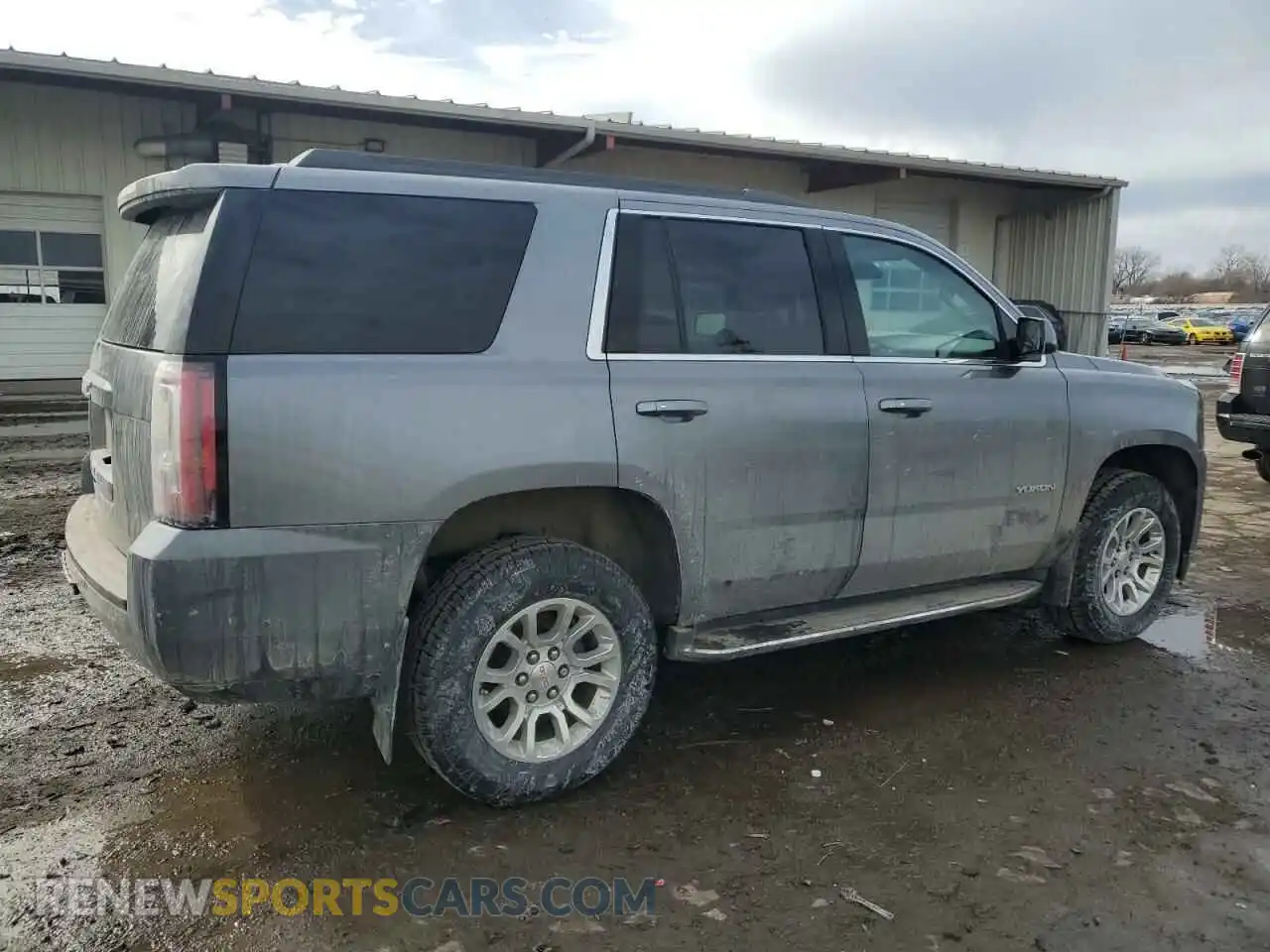 3 Photograph of a damaged car 1GKS2BKC9LR234552 GMC YUKON 2020
