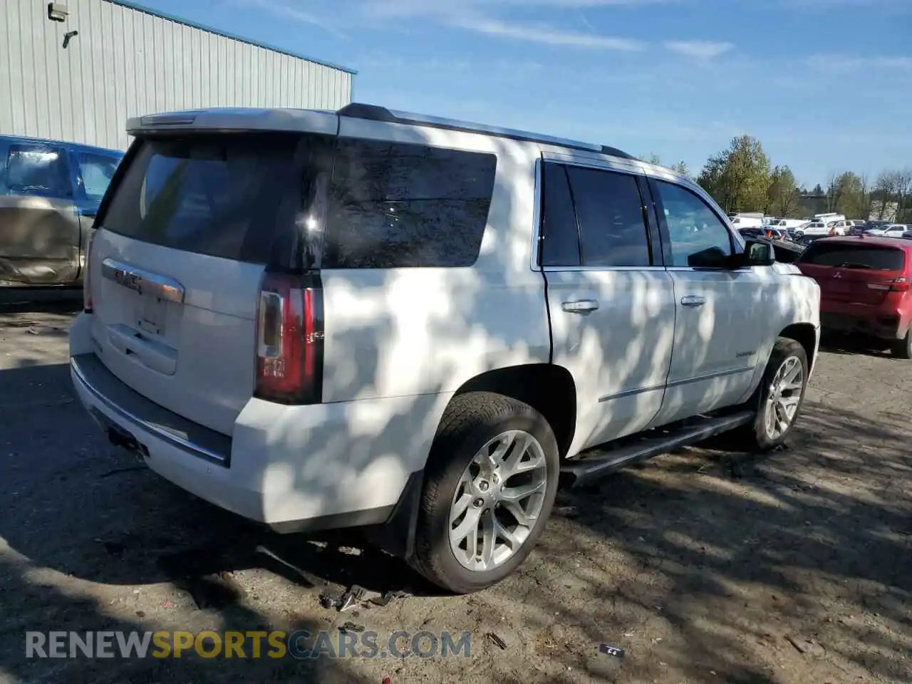 3 Photograph of a damaged car 1GKS2CKJ7LR255369 GMC YUKON 2020